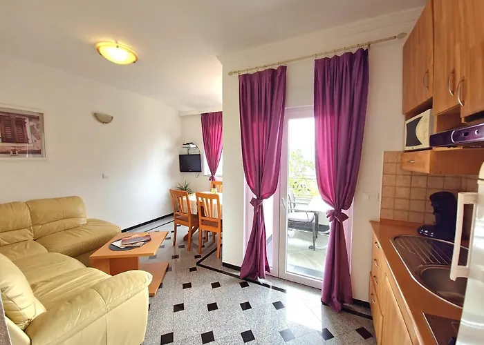 Apartment Tomic 3 Makarska